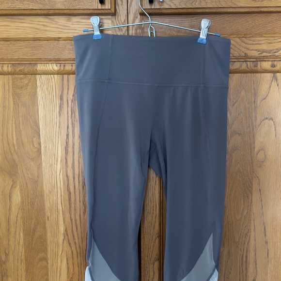 Athleta Women’s Salutation Leggings color block high waist Sz M - Picture 3 of 10